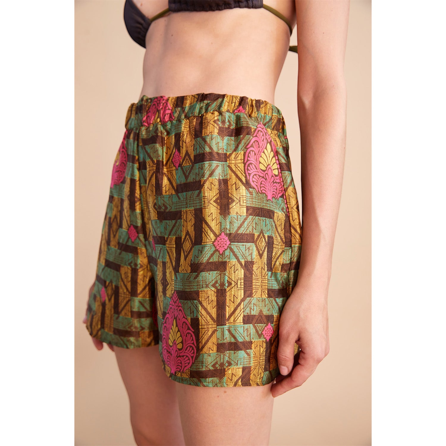 Architectural Essence Short – Golden Amber